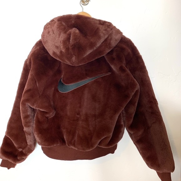 🏷 NWT Nike Sportwear Essential Faux Fur Jacket Bronze Eclipse SM - Retails $175 - Picture 6 of 9